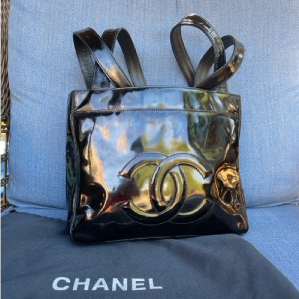 Authentic Chanel patent leather shoulder bag